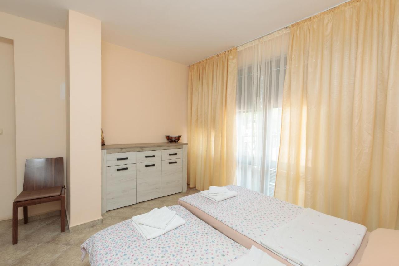 Aparthouse Paradise Bay Apartment Sozopol Bagian luar foto